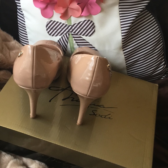 Open toe heels - Picture 4 of 6